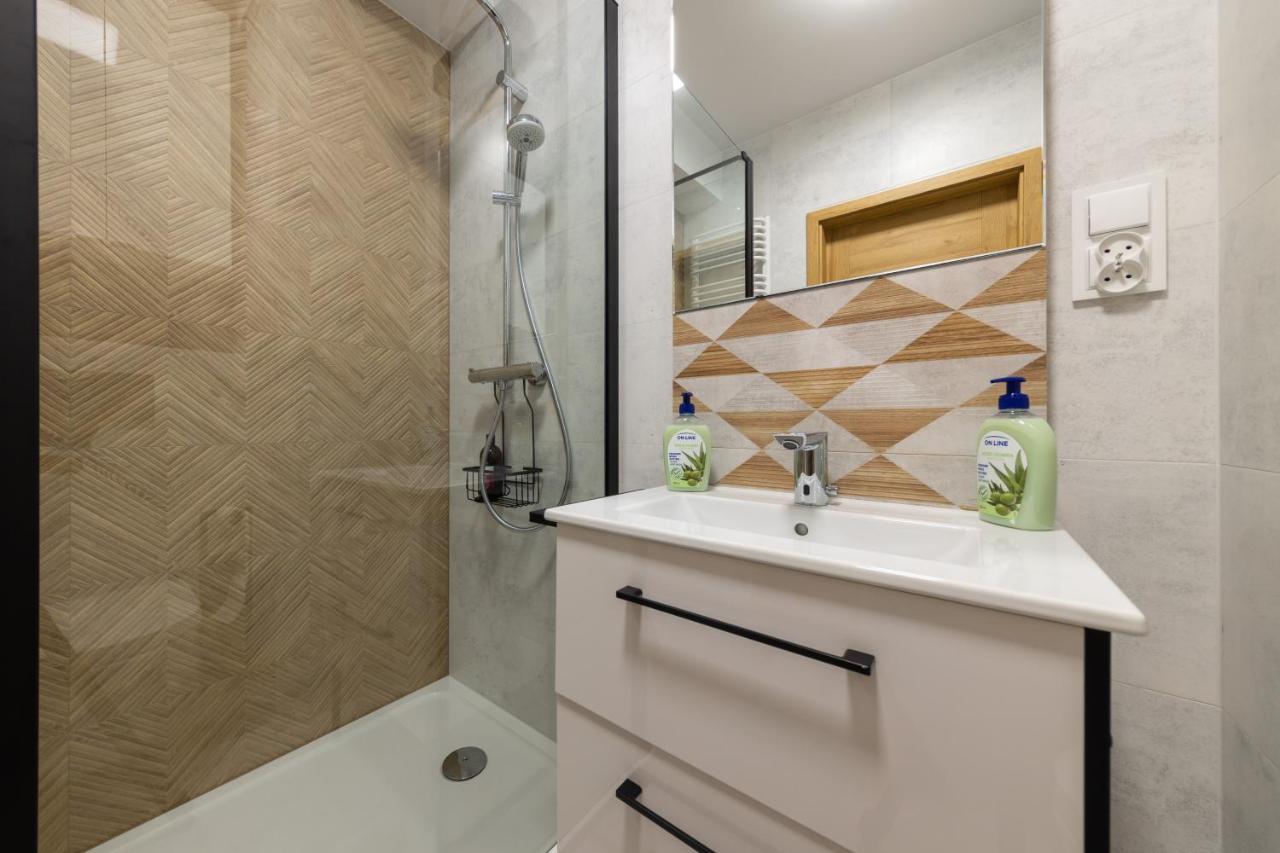 Apartament Luxury Two-Bedroom Бялисток Екстериор снимка